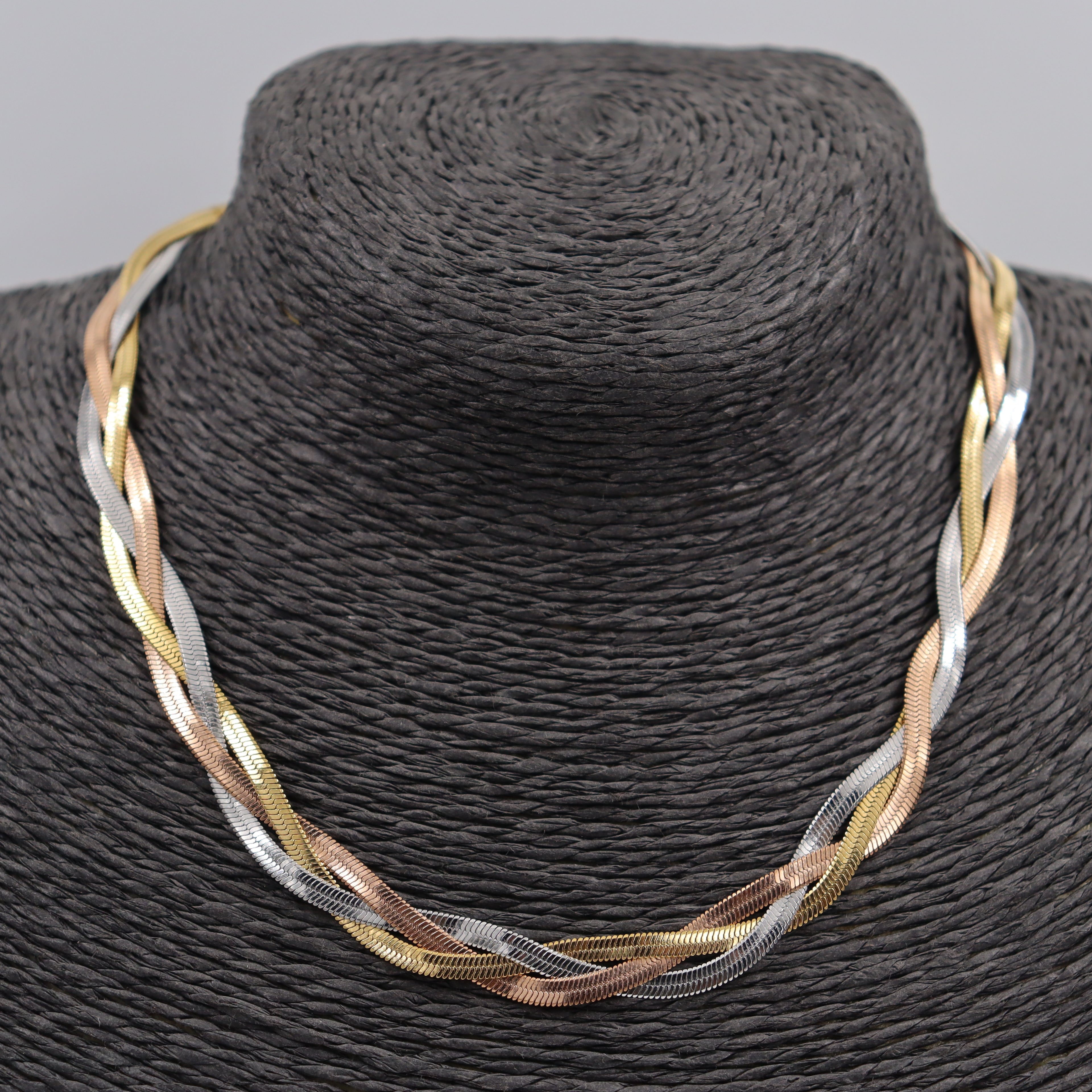 COLLAR ENTRELAZADO TRICOLOR