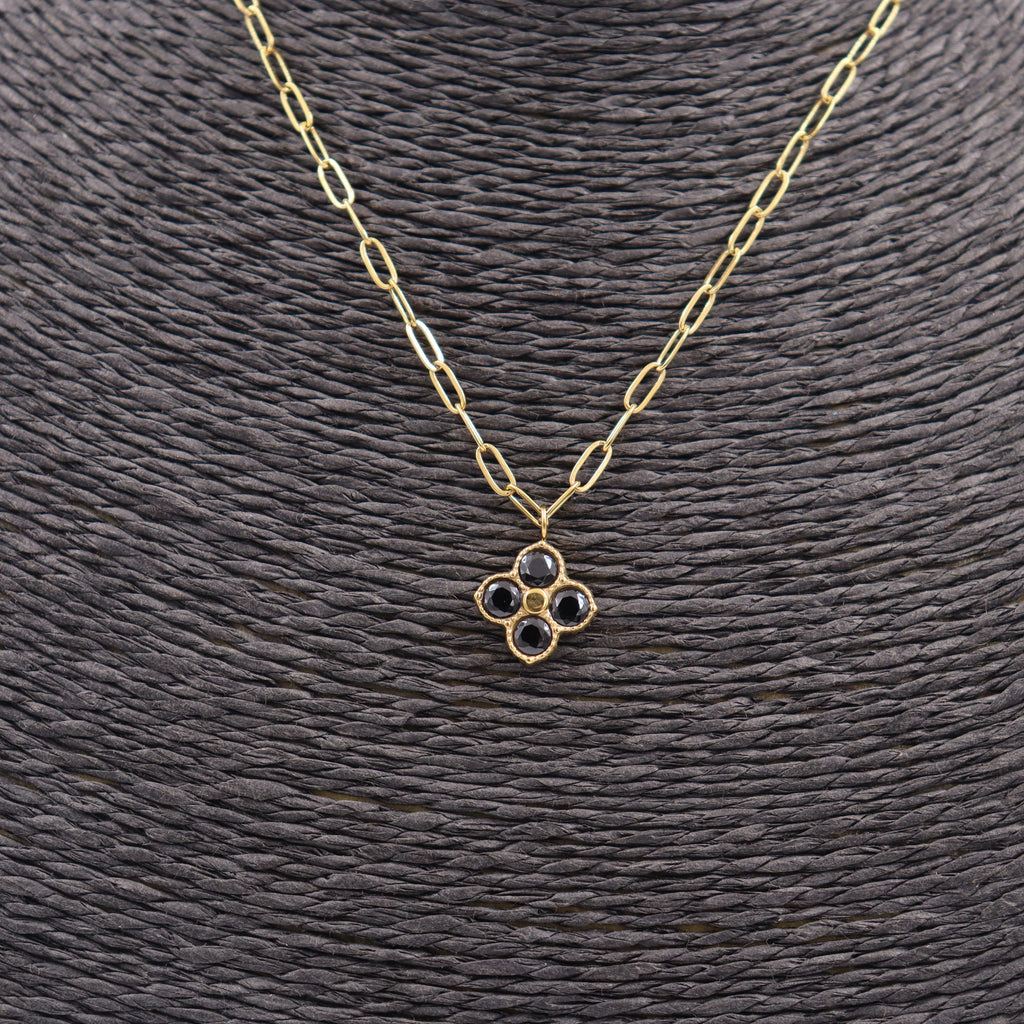 COLLAR TREBOL NEGRO