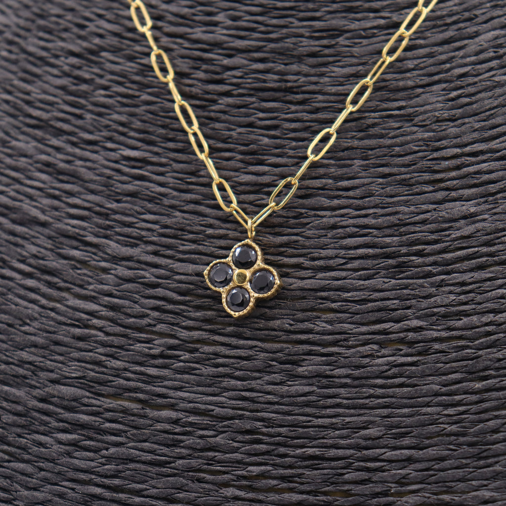 COLLAR TREBOL NEGRO