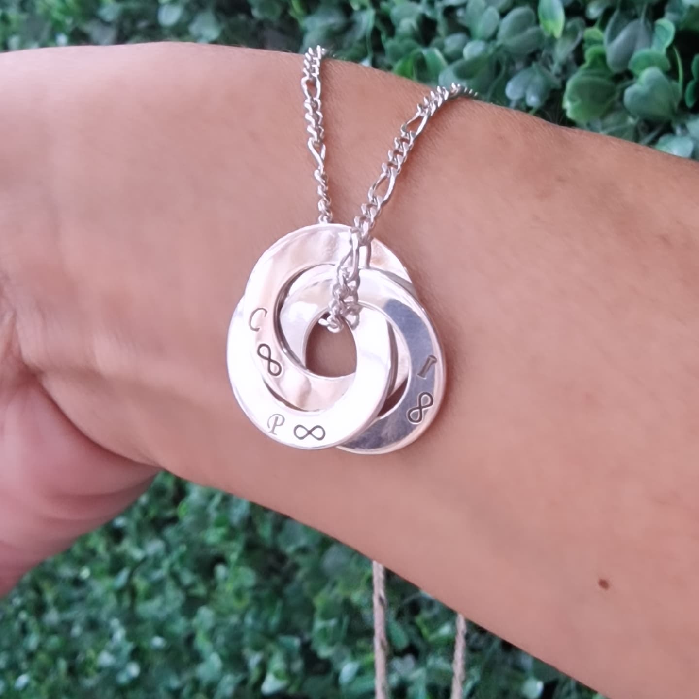 COLGANTE ANILLOS GRABADOS