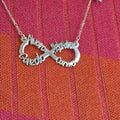 COLLAR INFINITO CON NOMBRES CALADOS