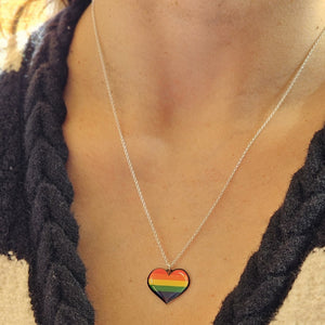 COLLAR CORAZÓN LGBTi