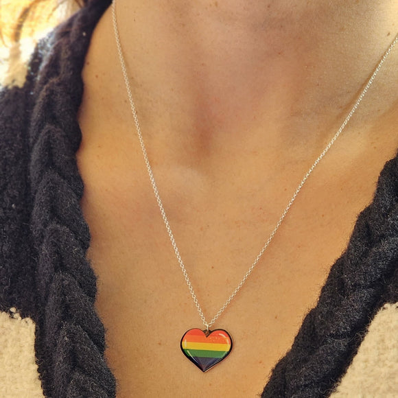 COLLAR CORAZÓN LGBTi
