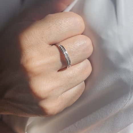 ANILLO  DIAMANTES EN CARRIL VF112D