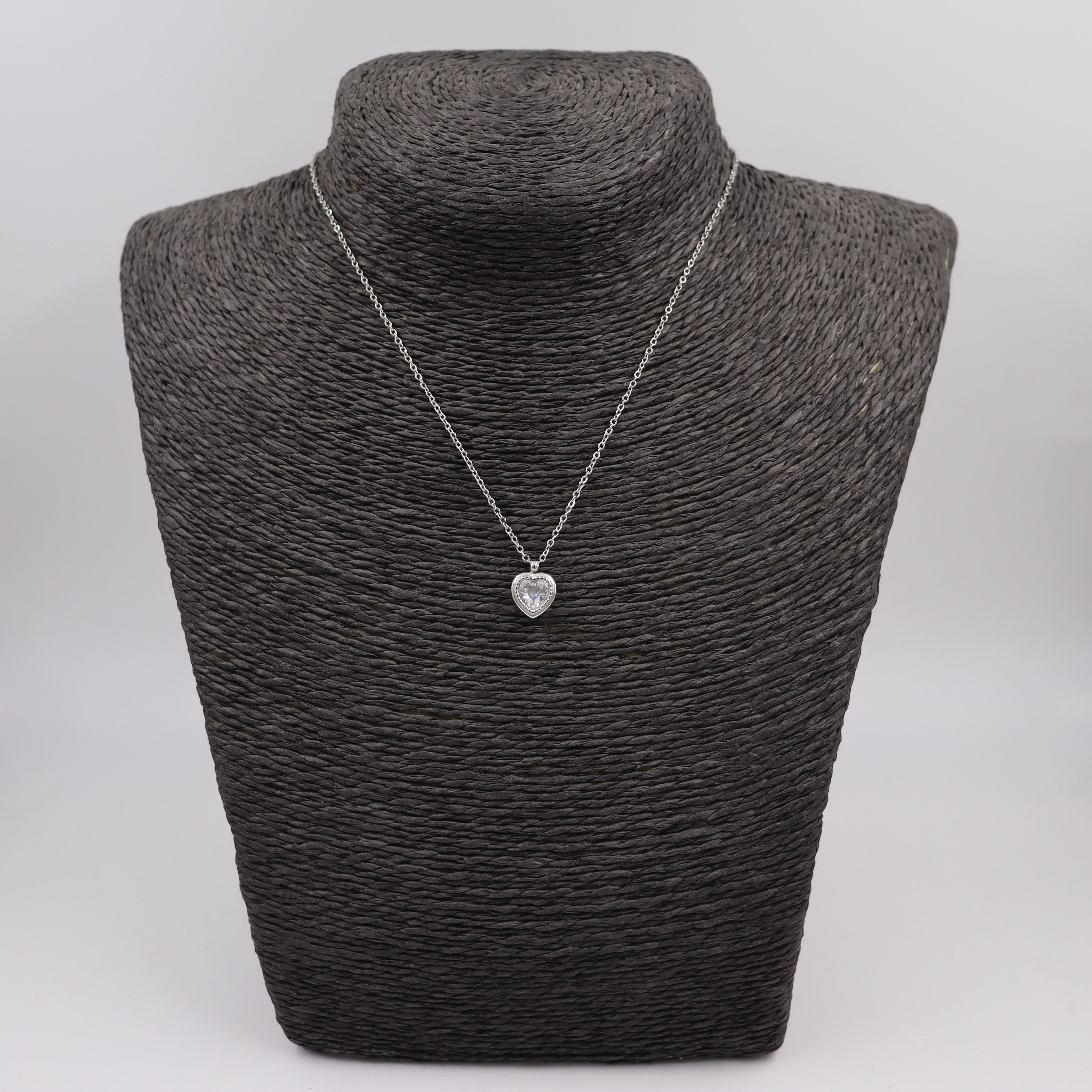 COLLAR ACERO CORAZÓN Y CIRCONITA