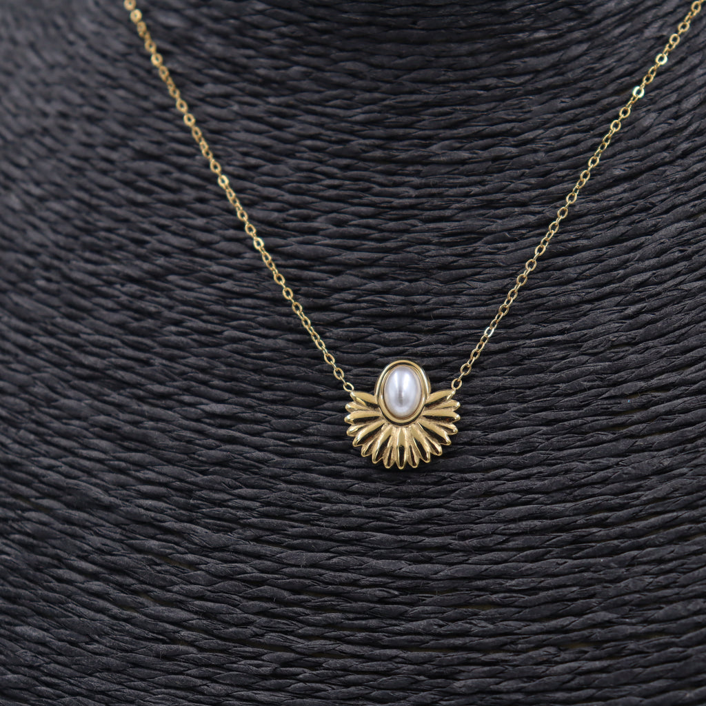 COLLAR ACERO DORADO Y PERLA