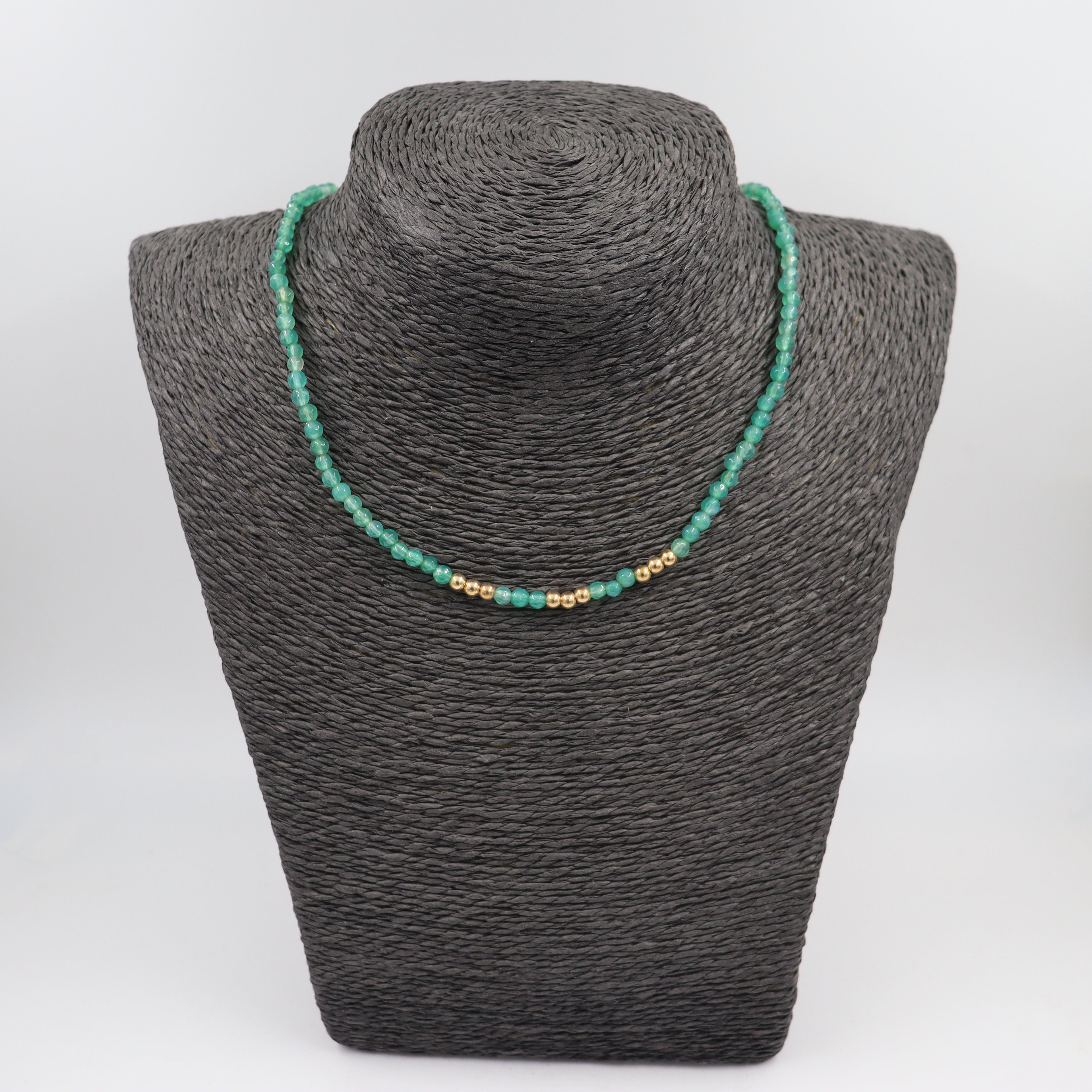 COLLAR ACERO DORADO Y PIEDRAS VERDES