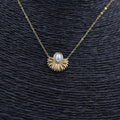 COLLAR ACERO DORADO Y PERLA