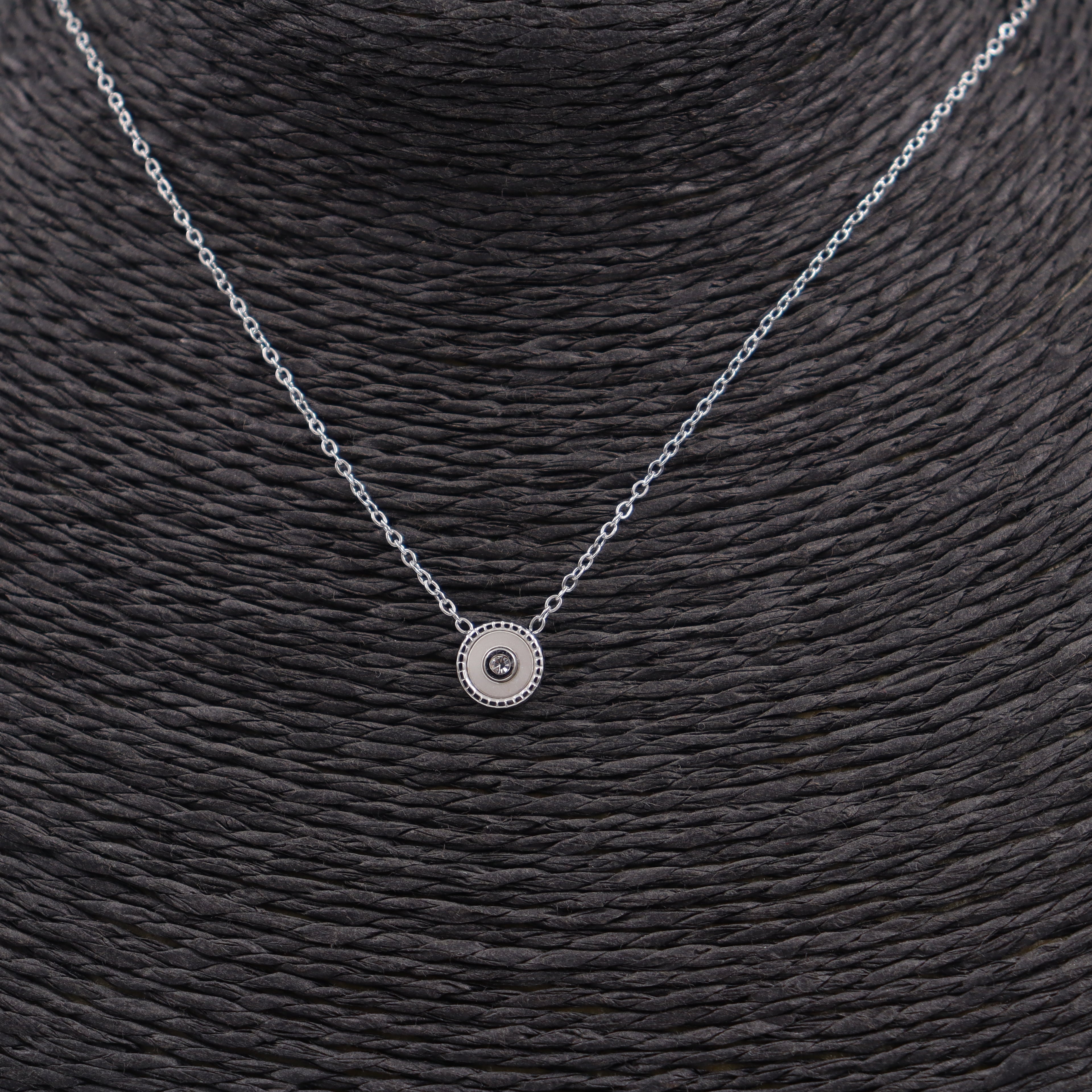 COLLAR ACERO COLGANTE CENTRAL