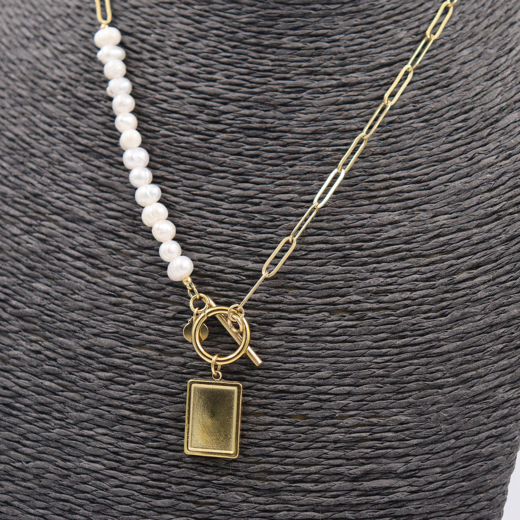 COLLAR ACERO DORADO PERLAS Y COLGANTE