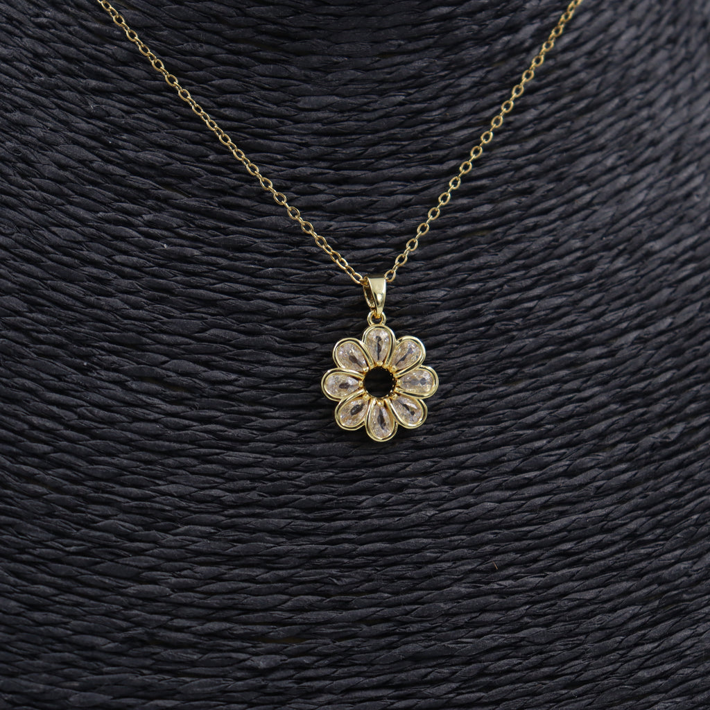 COLLAR ACERO DORADO Y FLOR CON CIRCONITAS