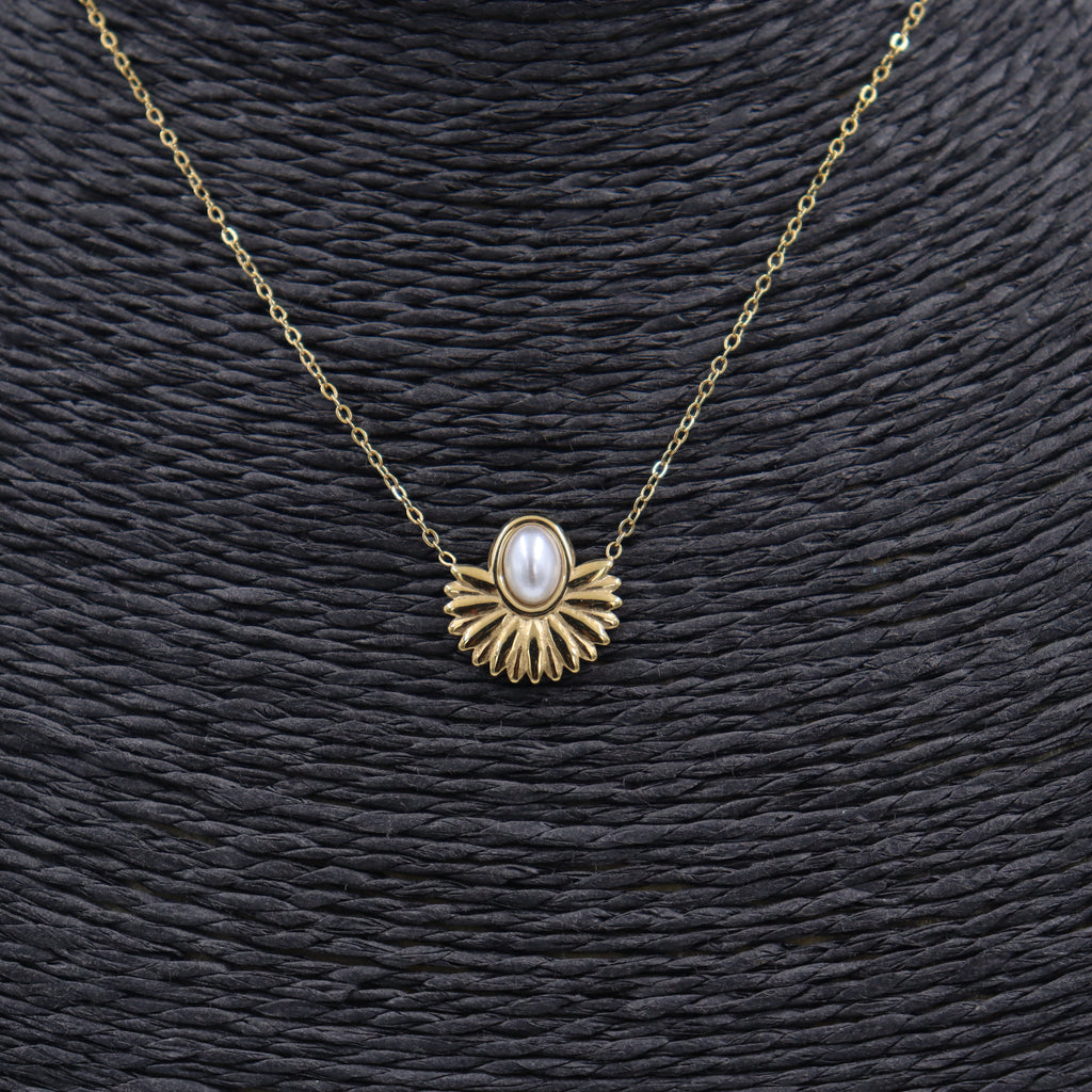 COLLAR ACERO DORADO Y PERLA