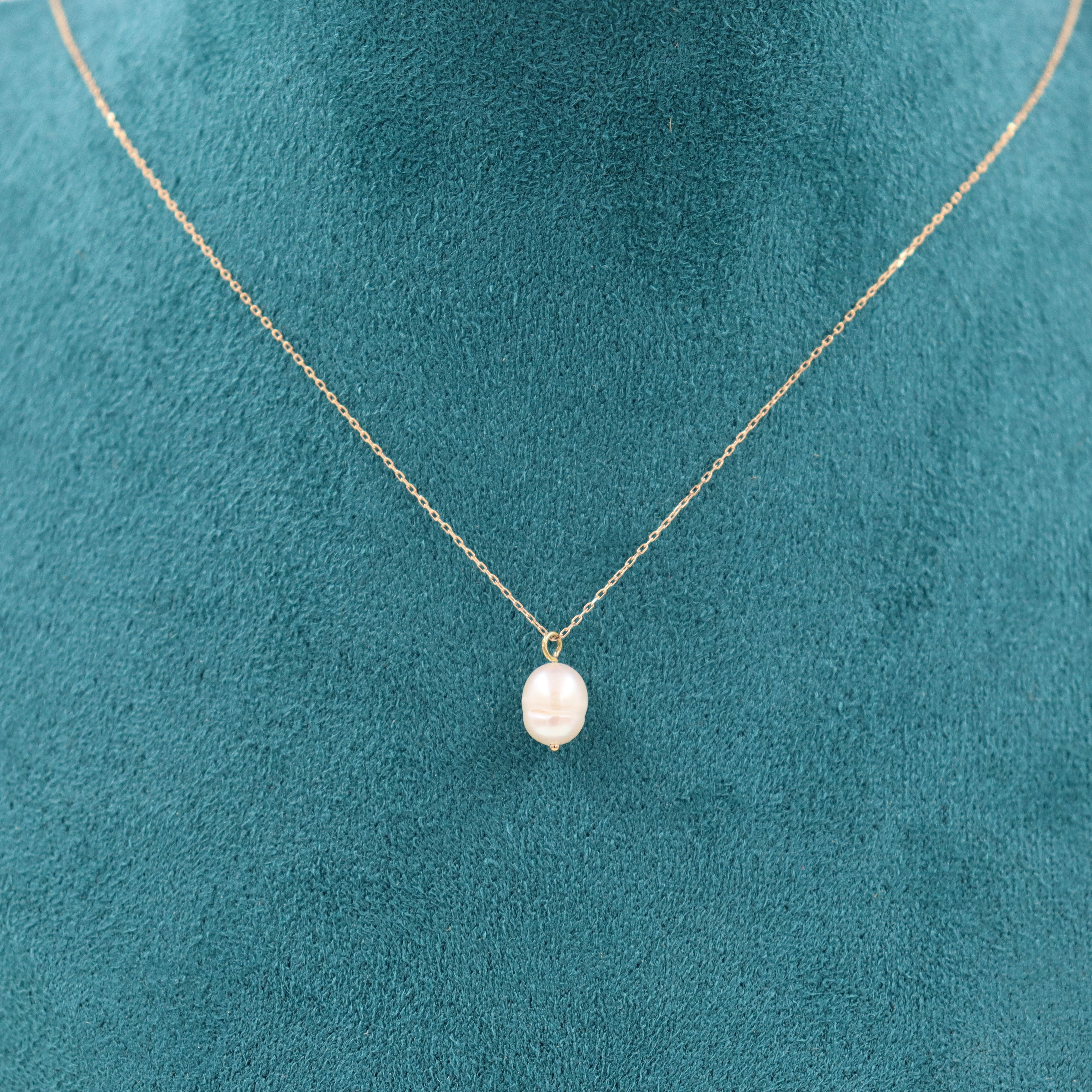 COLLAR CON PERLA BARROCA