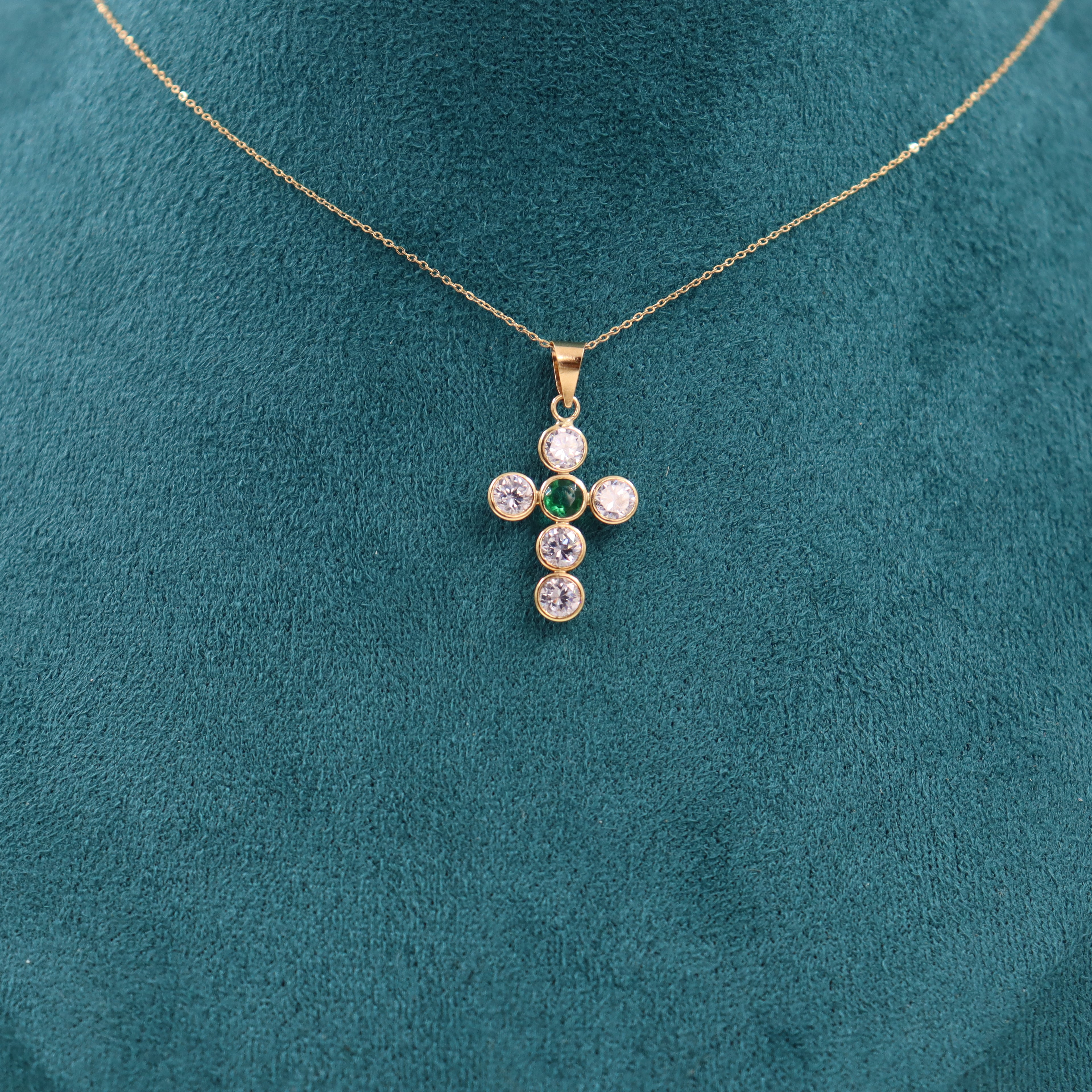 COLLAR  CRUZ CON CIRCONITAS