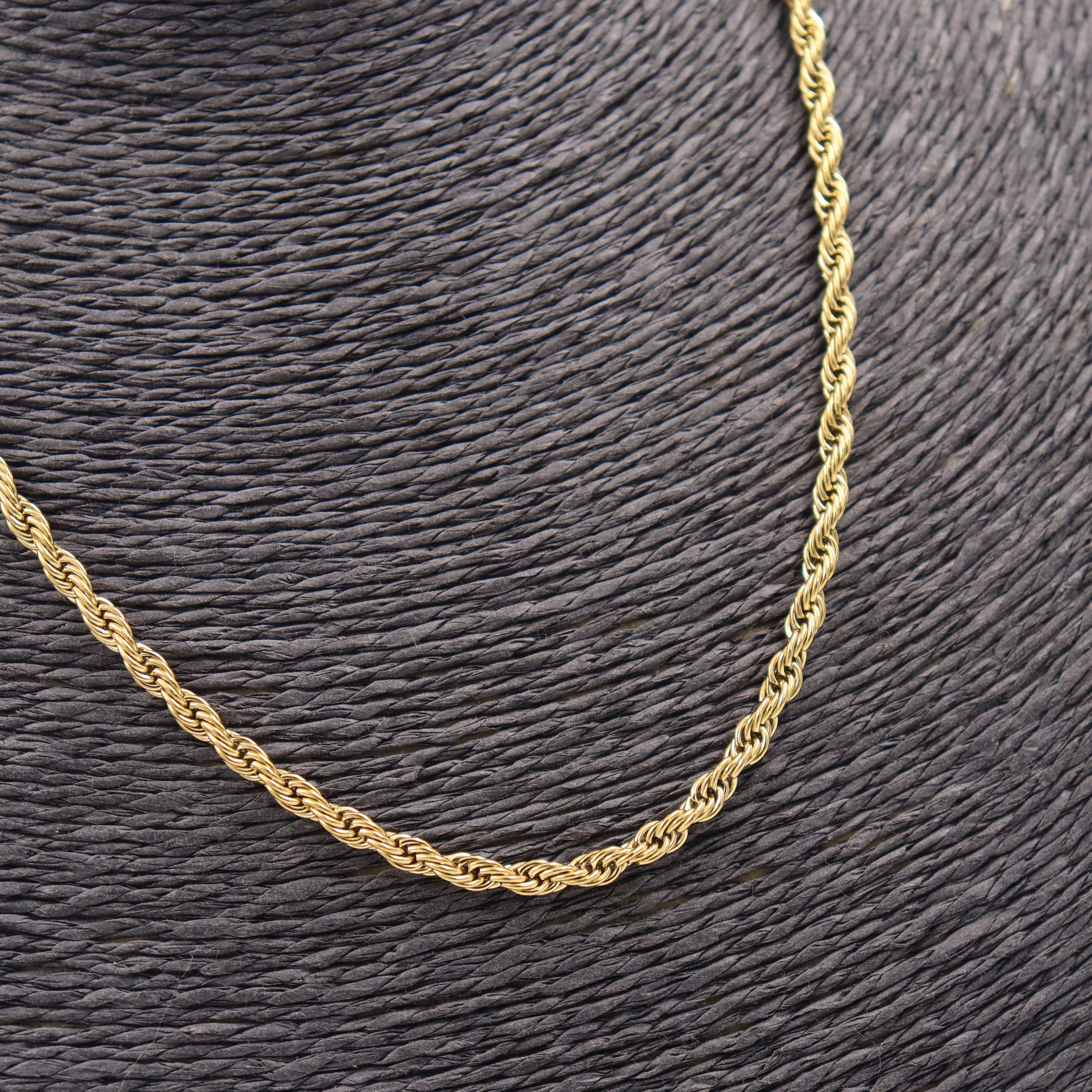COLLAR ACERO DORADO CORDÓN