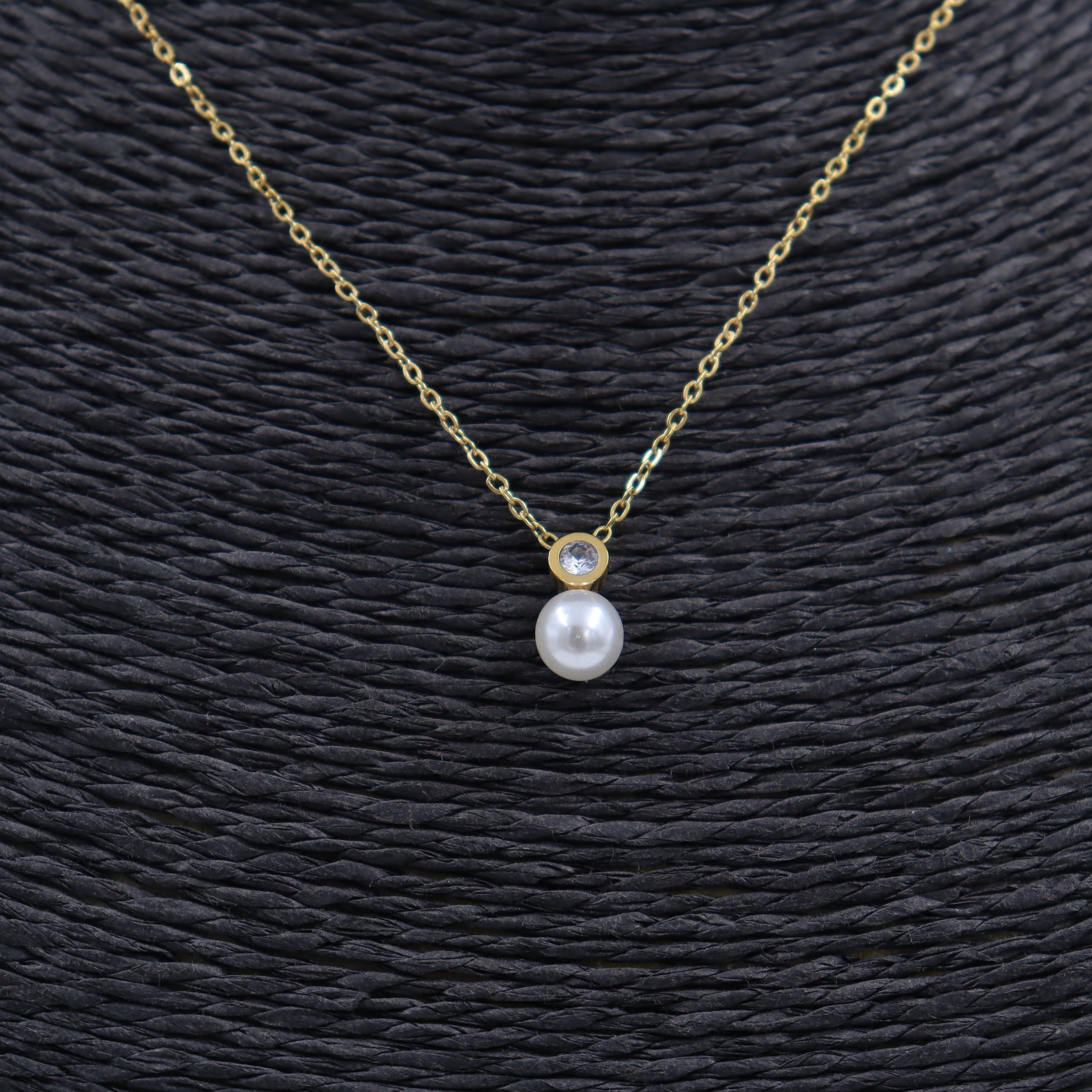 COLLAR ACERO DORADO PERLA Y CIRCONITA