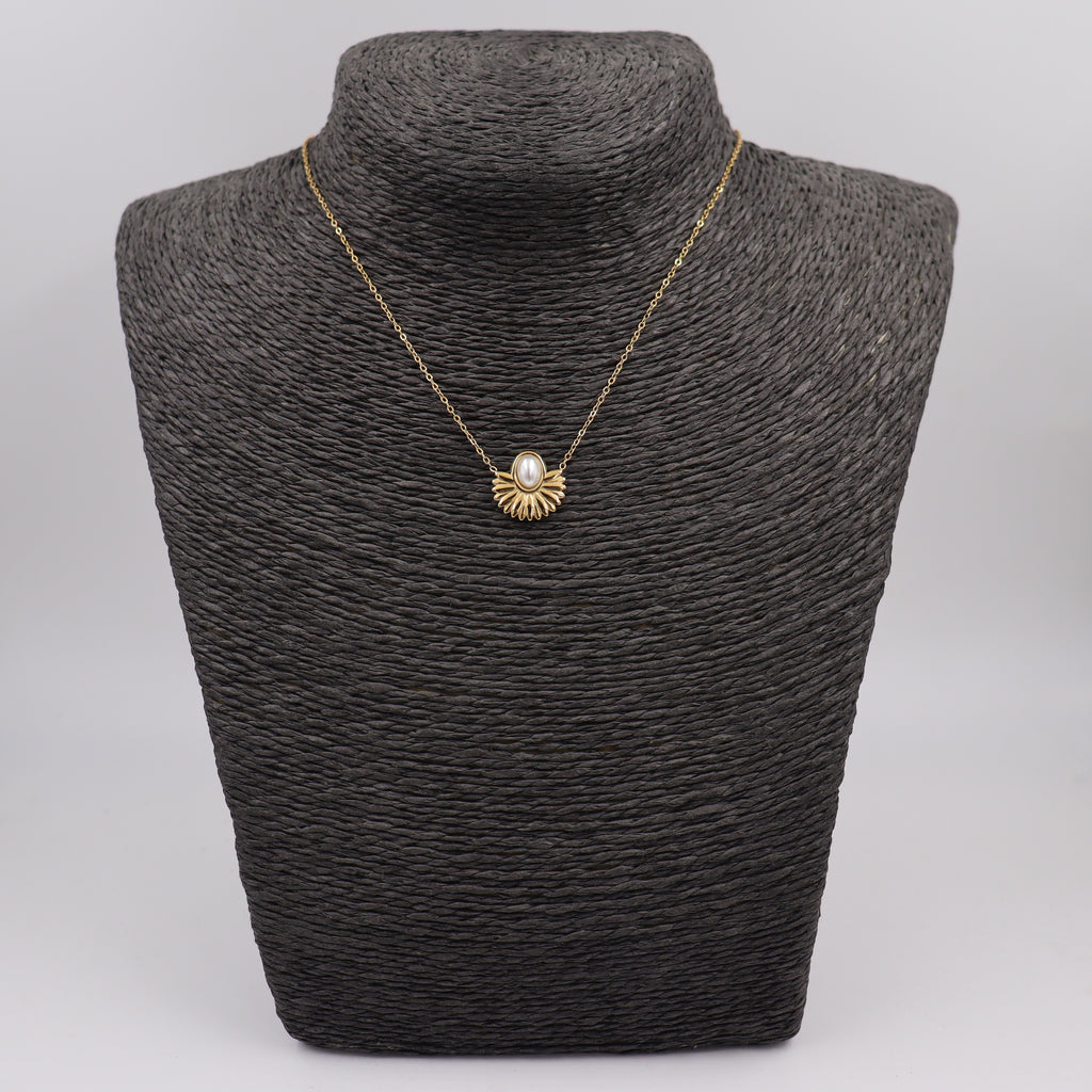 COLLAR ACERO DORADO Y PERLA